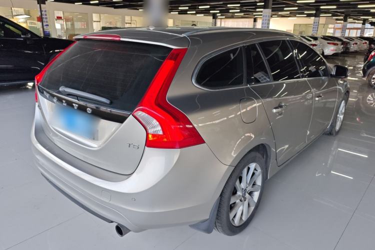 Used Volvo V60 2014 T5 Zhiyi Edition
