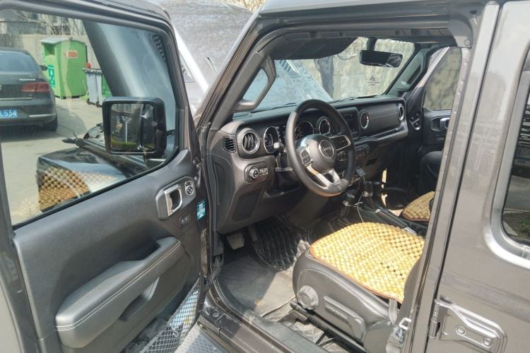 Used Jeep Wrangler 2019 2.0T Sahara Four-Door Version China VI Emission Standard
