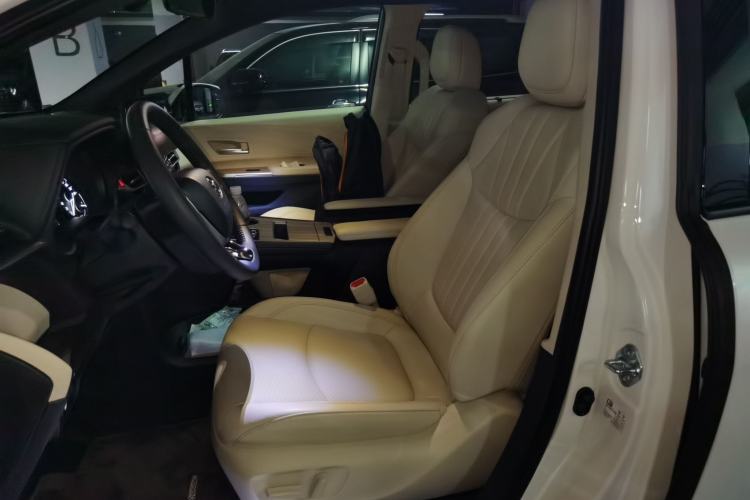 Used Toyota SIENNA 2026 Model 2.5L Dual-Engine Four-Wheel-Drive Premium Edition