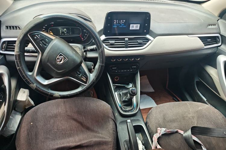 Used Baojun 510 2019 1.5L Manual Enjoyment Model 77kW China VI Emission Standard Center Console