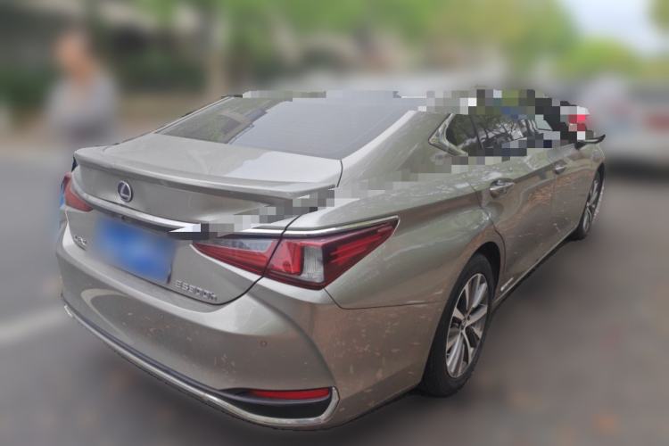 Used Lexus ES 2020 300h Premier Edition Rear Right 45 Deg