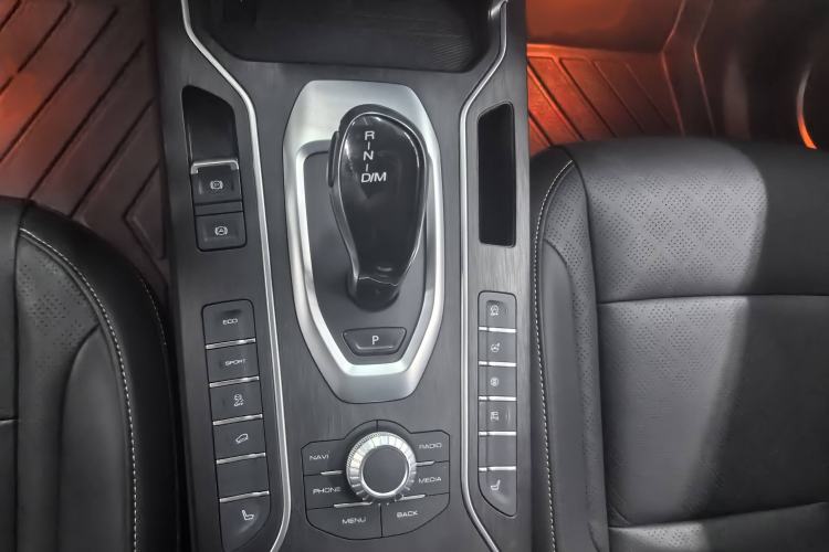 Used Wey VV6 2021 2.0T Two-Wheel Drive Smart Plus