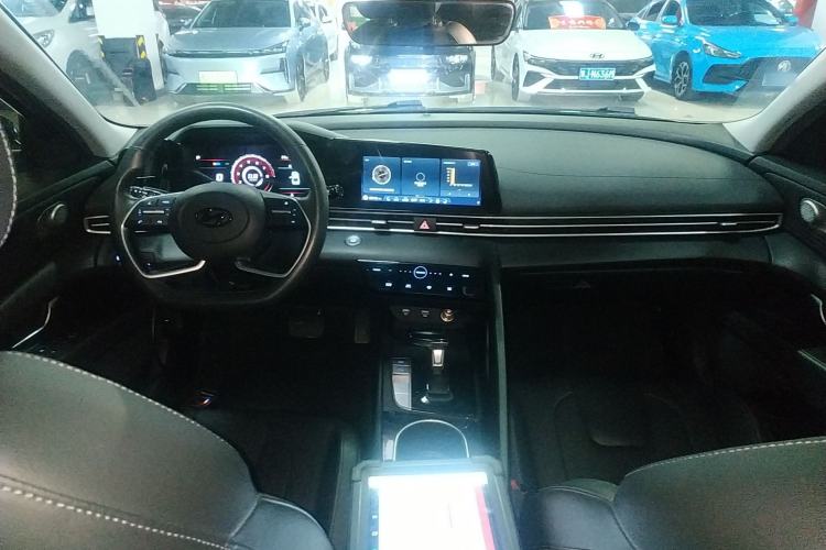 Used Hyundai Elantra 2021 1.5L CVT GLX Elite Edition Center Console