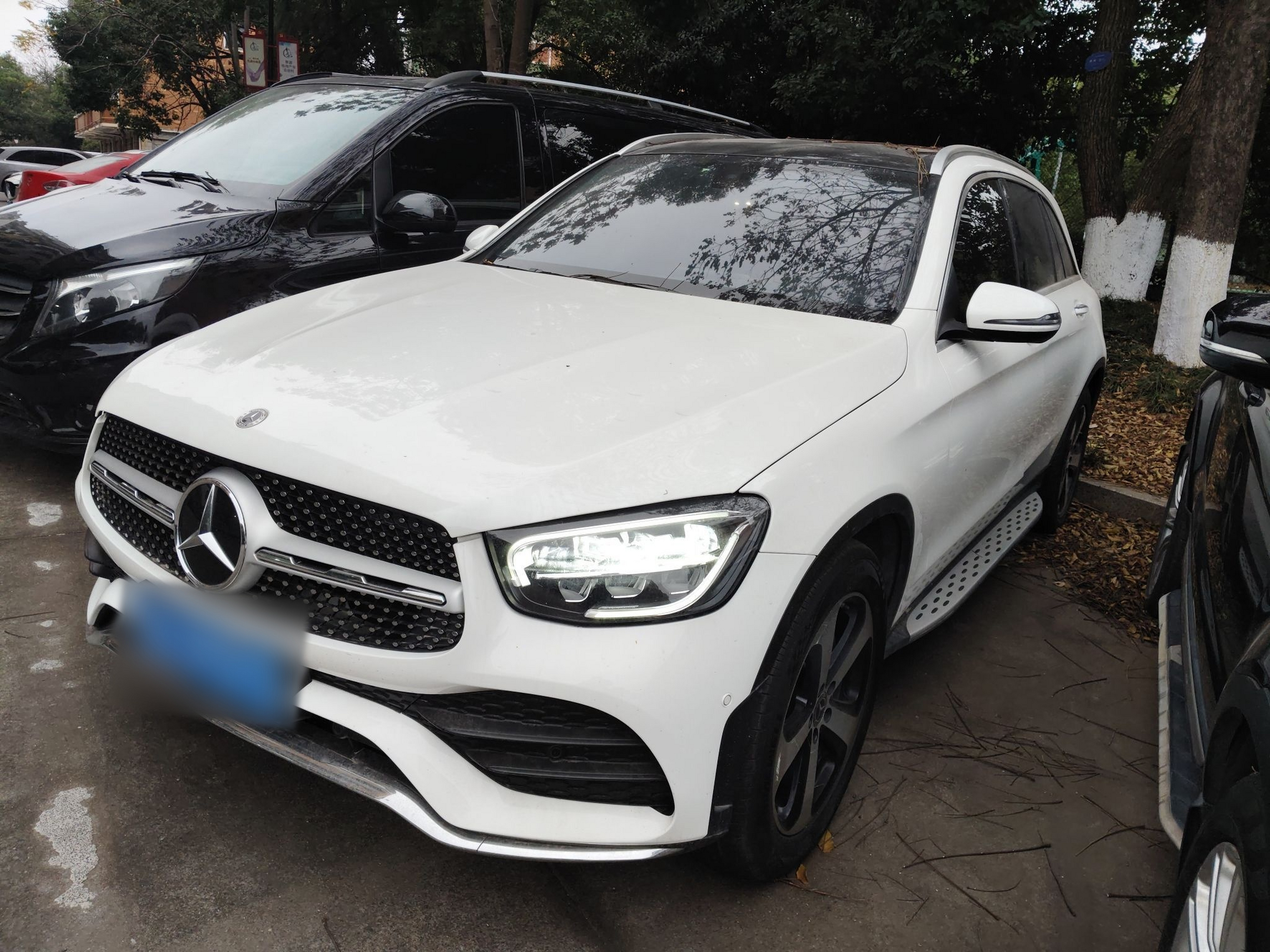 Под передней частью автомобиля