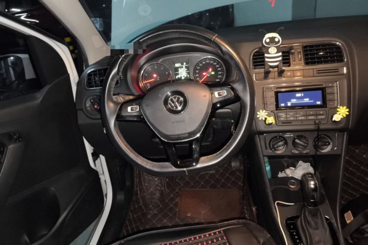 Used Volkswagen Polo 2016 1.6L Automatic Comfort Model Steering Wheel