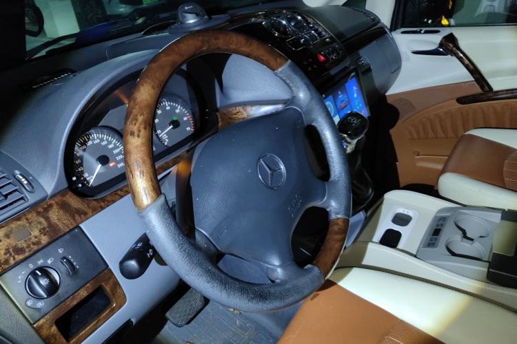 Used Mercedes-Benz Vito 2013 3.0L Elite Edition Steering Wheel