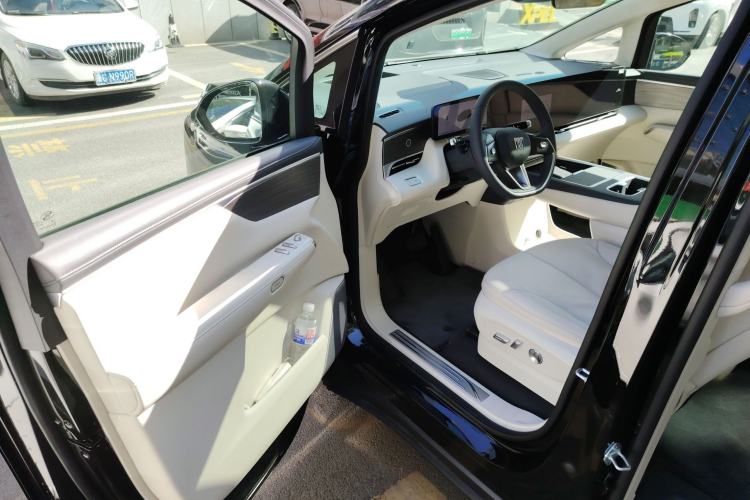 Used Buick Envision Family 2026 Luxury Edition Driver Seat