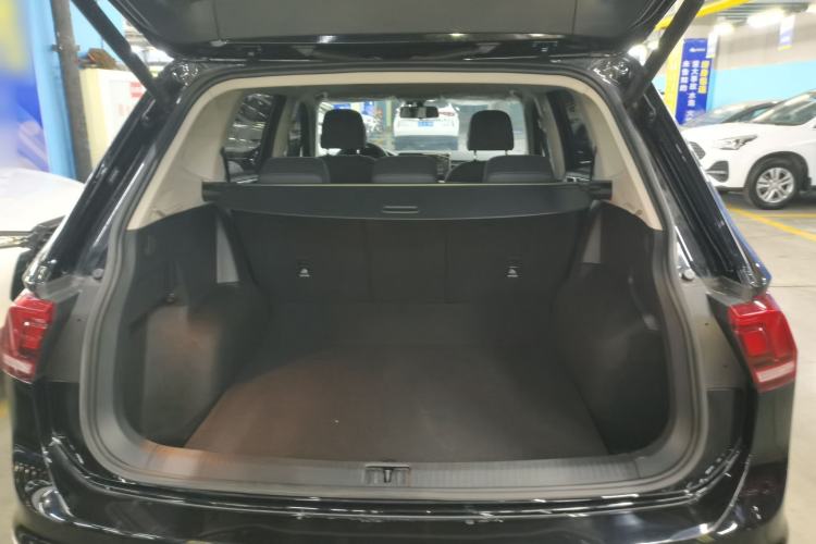 Used Volkswagen Tiguan L 2025 Model, Outstanding Version, 300TSI Automatic Two-Wheel Drive Longteng Edition Trunk