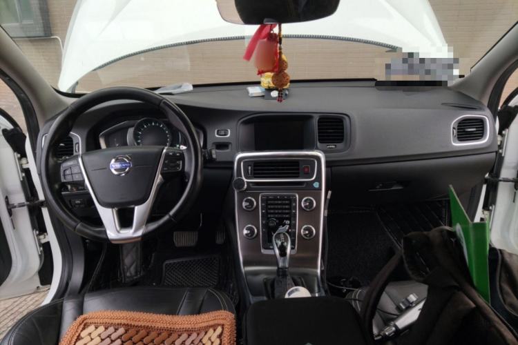 Used Volvo V60 2014 Restyled T5 Zhiya Edition
