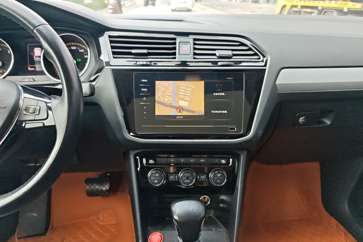 Used Volkswagen Tiguan L 2021 330TSI Automatic Two-Wheel Drive Smart Edition Audio And AC Panel