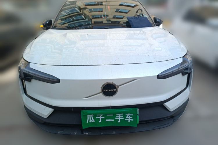Used Volvo EX30 2025 Rear-Drive Long-Range Plus Model