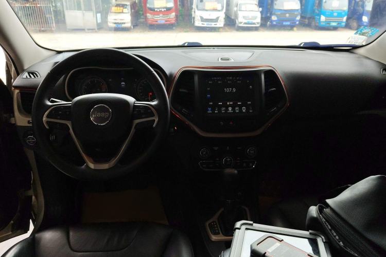 Used Jeep Cherokee 2016 2.0L Superior Edition