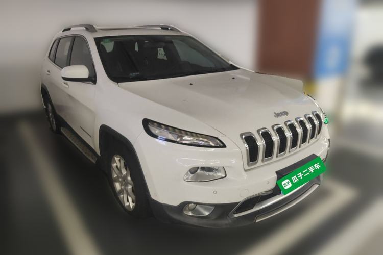 Used Jeep Cherokee 2016 2.4L Leading Edition Front Right 45 Deg