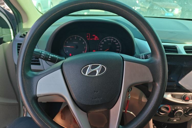 Used Hyundai Verna (older generation) 2014 1.4L Manual Smart GLS Trim
