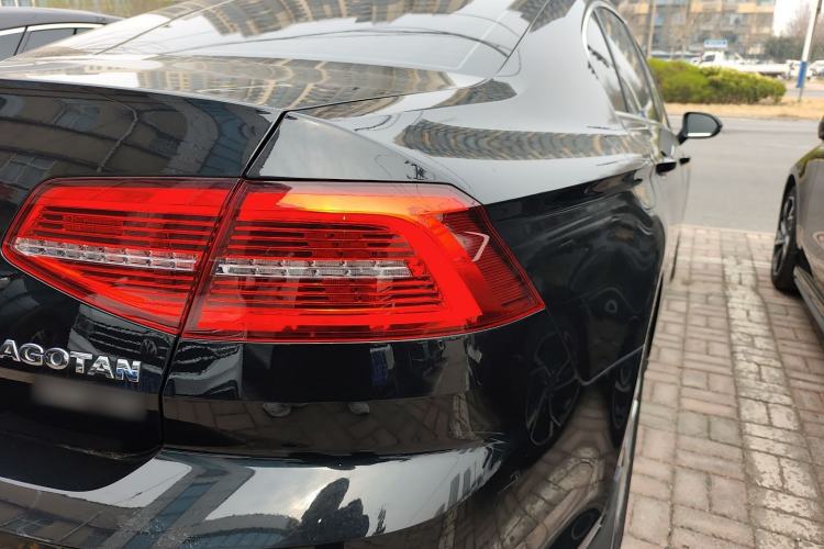 Used Volkswagen Magotan 2019 330TSI DSG Luxury Version China VI Standard Right Rear Taillight