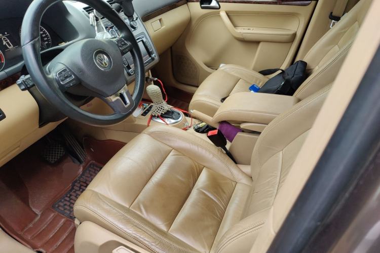 Used Volkswagen Touran 2011 1.4T DSG ZhiZhen Edition 5 Seats Left Front Seat