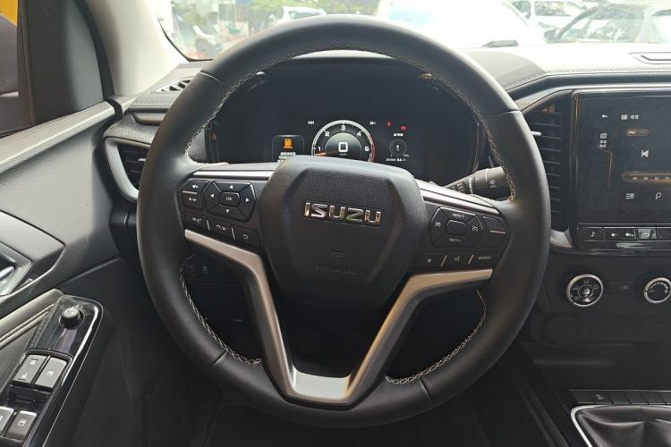 Used Isuzu D-MAX 2023 1.9T Manual Two-Wheel Drive ZhiLing Version
