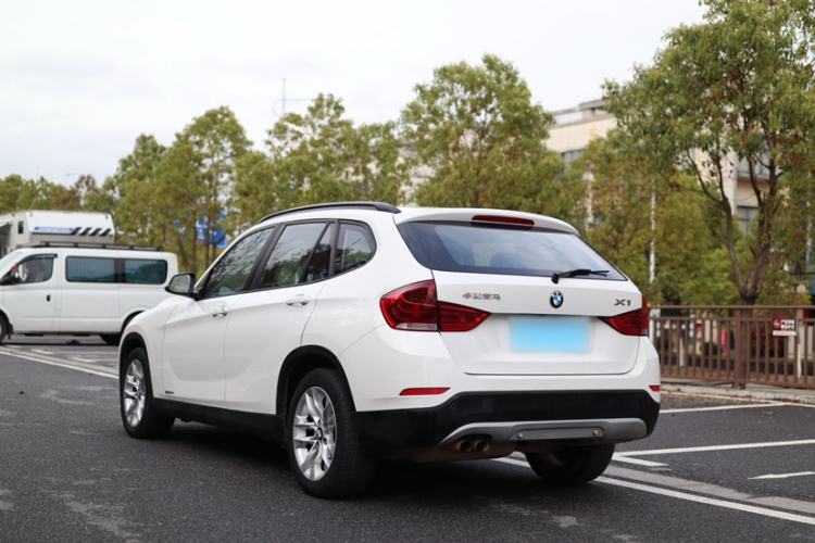 Used BMW X1 2015 sDrive18i Fashion Upgrade Edition Exterior 4