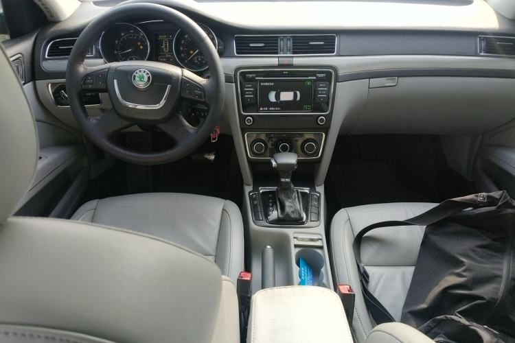 Used Skoda Superb 2012 1.8TSI Automatic Elegant Edition Center Console