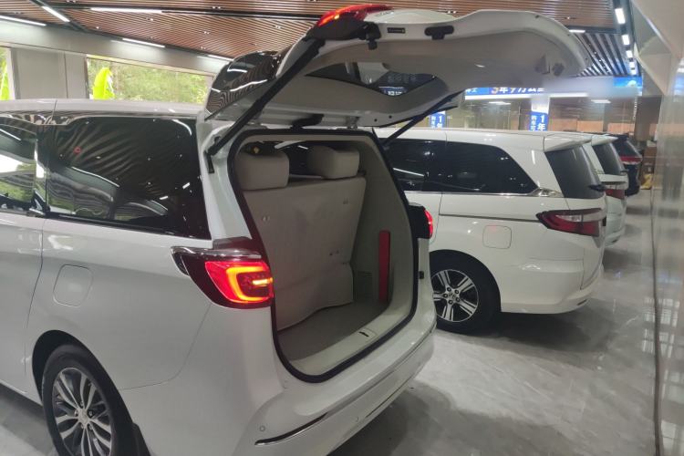 Used Buick GL8 2021 ES Landtrek 653T Comfort Edition Trunk