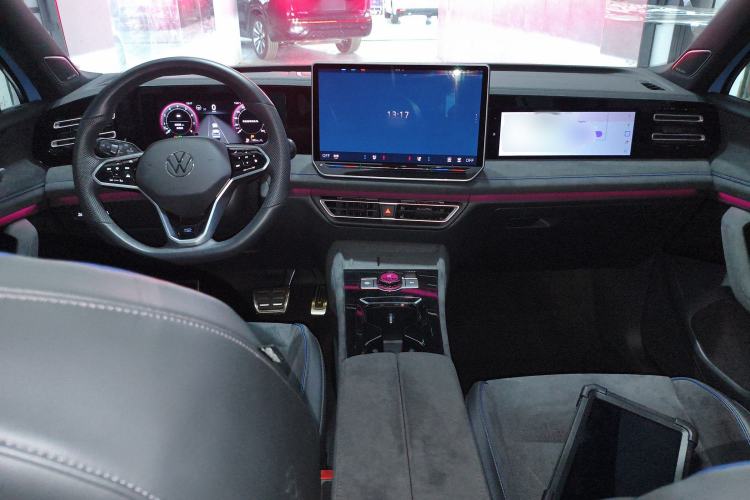 Used Volkswagen Tiguan L 2024 PRO 380TSI Four-Wheel Drive R-Line Smart Edition Center Console