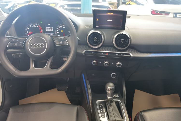 Used Audi Q2L 2022 35 TFSI Progressive Dynamic Edition Center Console