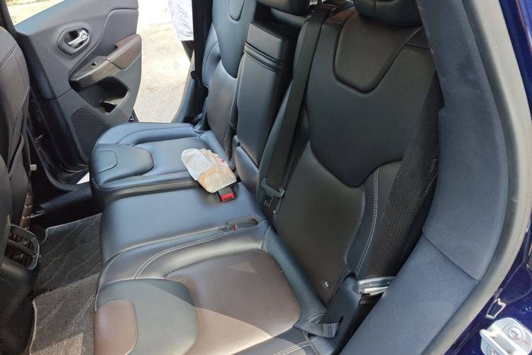 Used Jeep Cherokee 2016 2.4L Professional Smart Version

