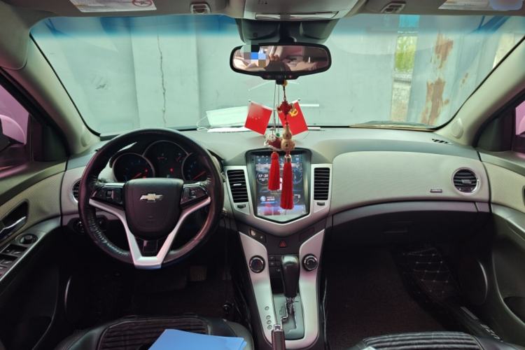 Used Chevrolet Cruze 2011 1.8L SE Automatic Center Console