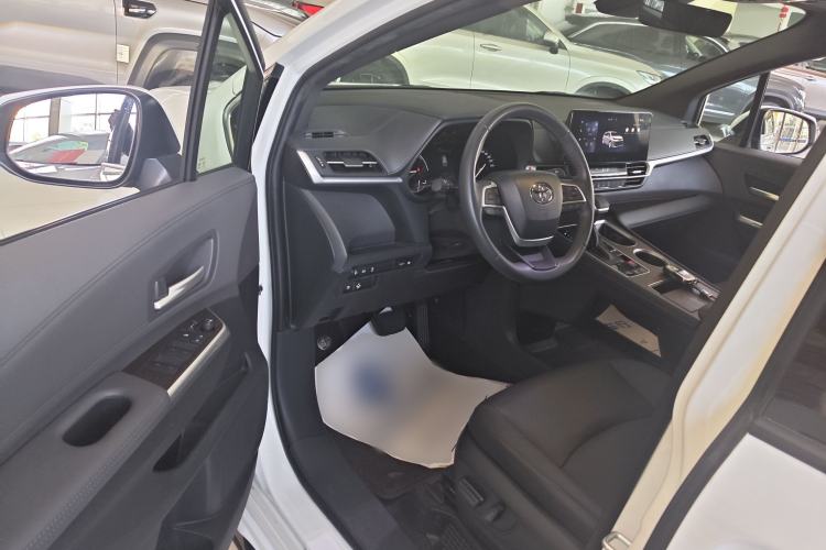 Used Toyota SIENNA 2024 2.5L Hybrid Luxury Edition Driver Seat