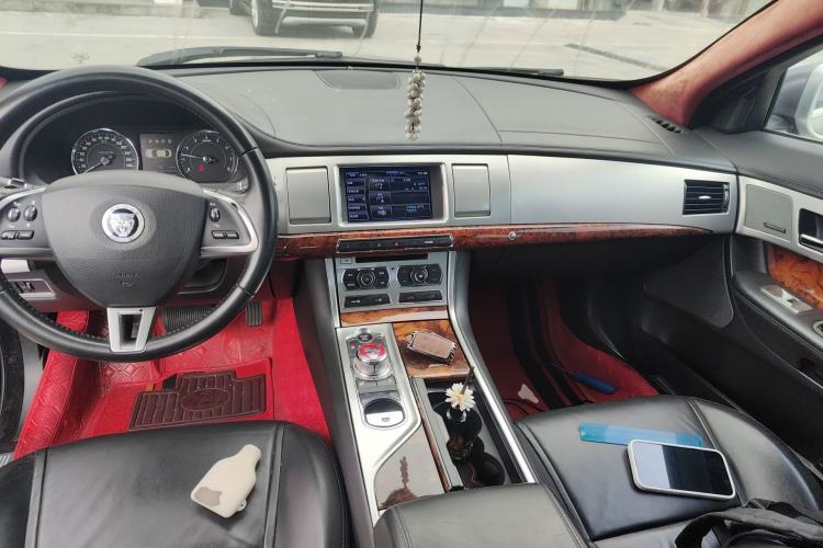 Used Jaguar XF 2013 XF 2.0T Luxury Edition Center Console