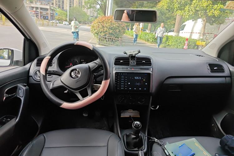 Used Volkswagen Polo 2014 1.4L Manual Fashion Edition Center Console