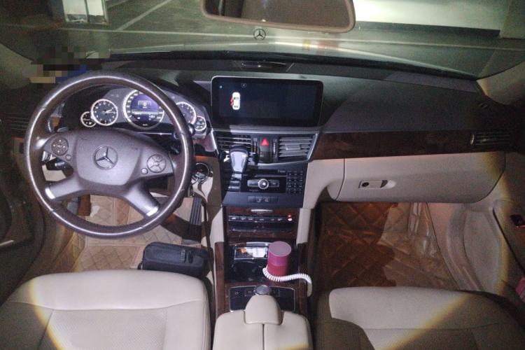 Used Mercedes-Benz E-Class 2013 E 260 L CGI Elegant Model Center Console