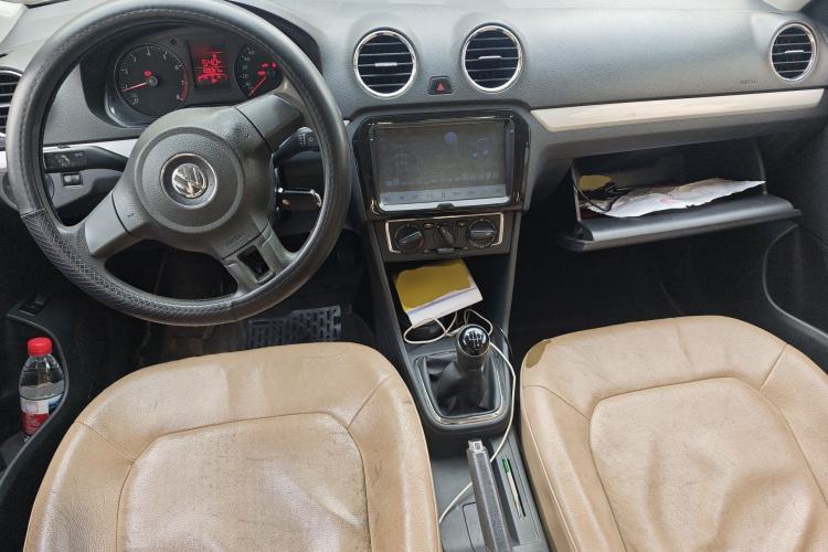 Used Volkswagen Jetta 2015 Value Edition 1.6L Manual Fashionable Style Center Console