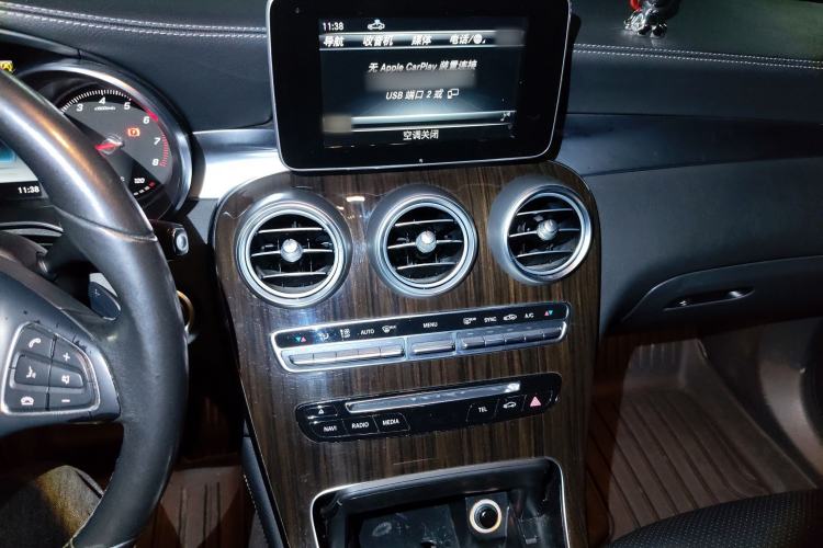 Used Mercedes-Benz GLC 2018 Facelift GLC 260 4MATIC Luxury Edition Audio And AC Panel