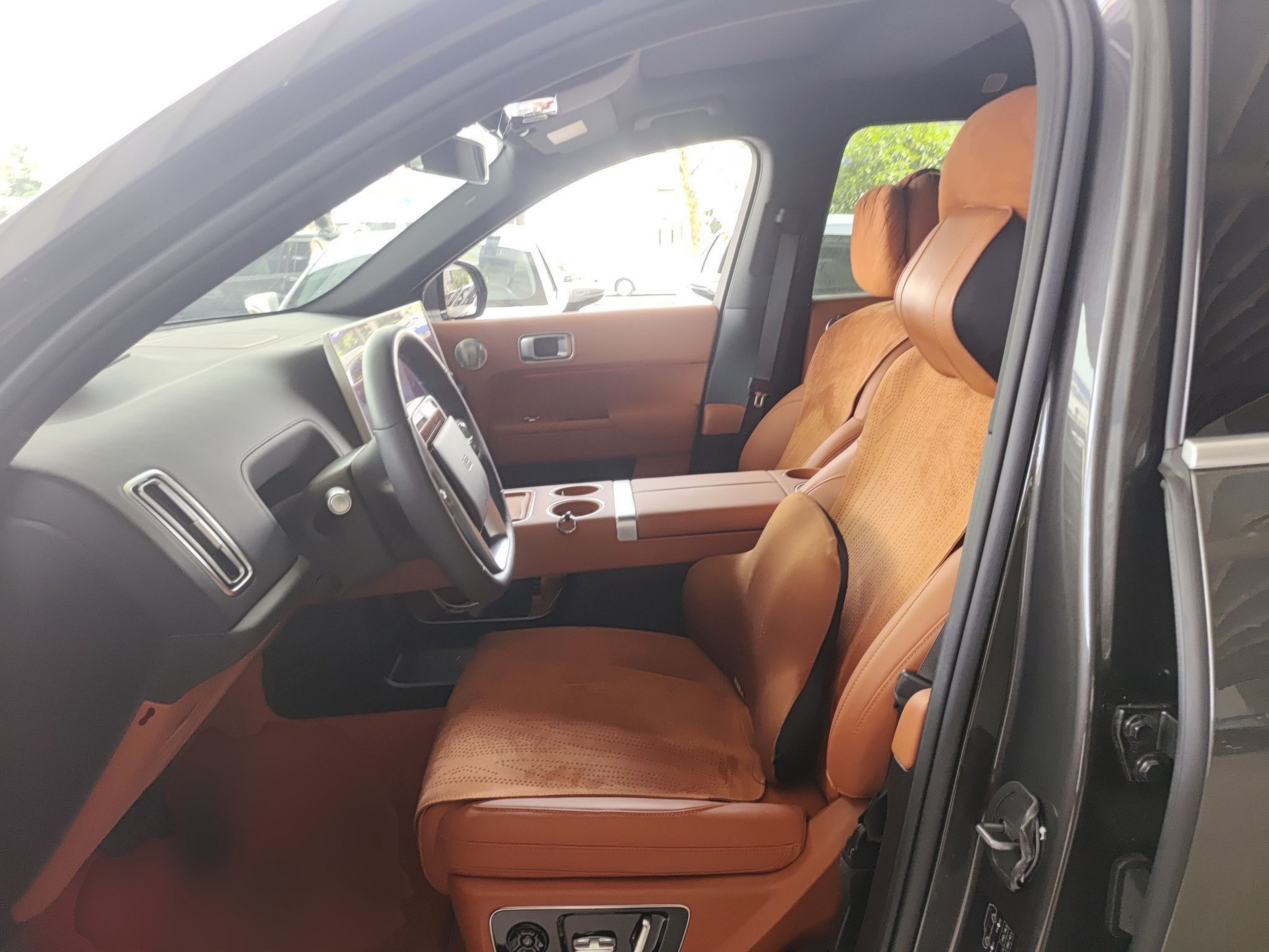 Переднее сиденье в автомобиле