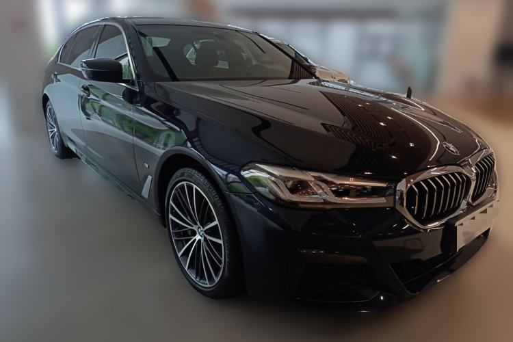 Used BMW 5 Series 2022 530Li Leading Model M Sport Package Front Right 45 Deg