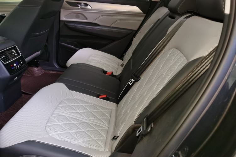 Used Volkswagen Tavendor 2024 Facelifted 380TSI All-Wheel Drive R-Line Cruise Premium Edition
