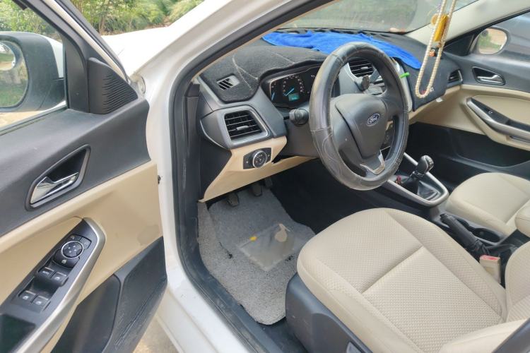 Used Ford Escort 2015 1.5L Manual Comfort Model
