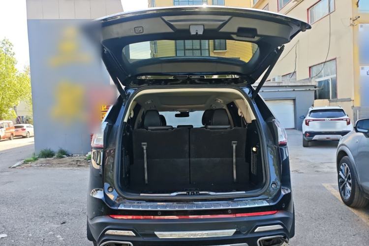 Used Ford Edge 2016 EcoBoost 245 Two-Wheel-Drive Titanium 7-Seater Trunk