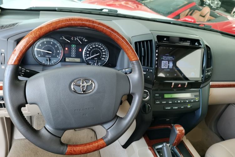 Used Toyota Land Cruiser 2015 4.6L V8 Low-Power Version Middle East Edition