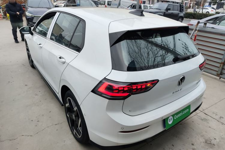 Used Volkswagen Golf 2025 300TSI R-Line
