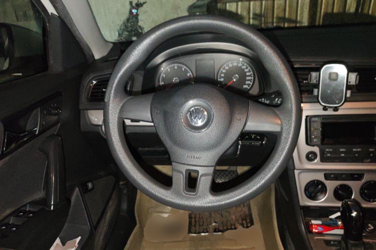 Used Volkswagen Lavida 2013 Revised Classic 1.6L Automatic Fashion Edition Steering Wheel