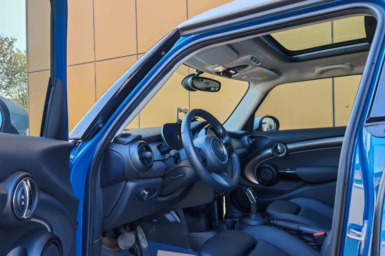 Used MINI MINI 2022 1.5T COOPER Classic Edition Five-Door Version