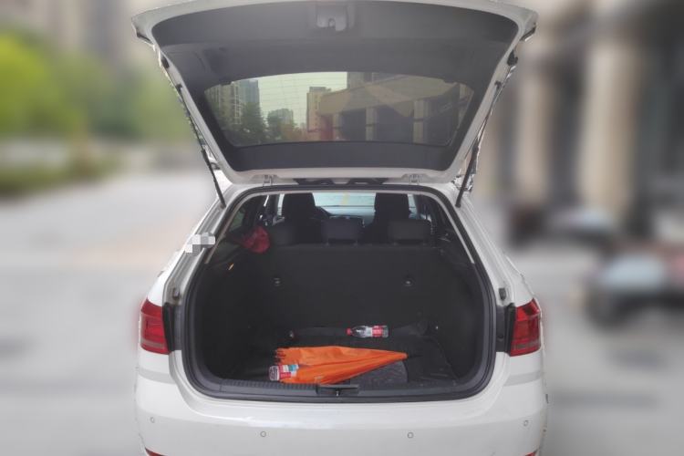 Used Volkswagen Gran Lavida 2015 1.6L Automatic Fashion Edition Trunk