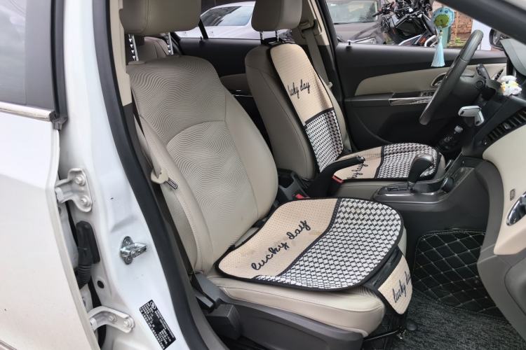 Used Chevrolet Cruze 2015 1.5L Classic SE AT Right Front Seat