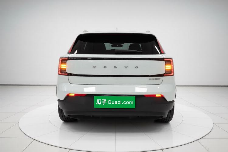 Used Volvo EX30 2025 Rear-Drive Long-Range Plus Model
