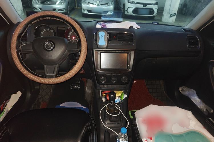 Used Skoda Yeti 2016 1.4TSI DSG Advanced Edition Center Console