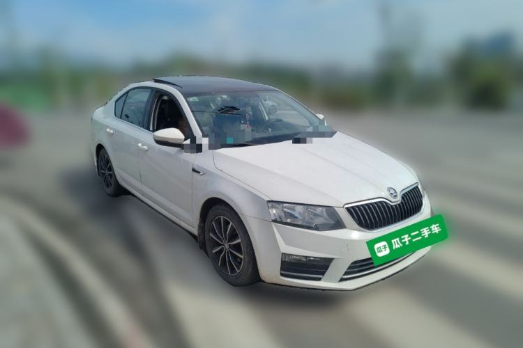 Used Skoda Octavia 2016 1.6L Manual Smart Drive Version Front Right 45 Deg