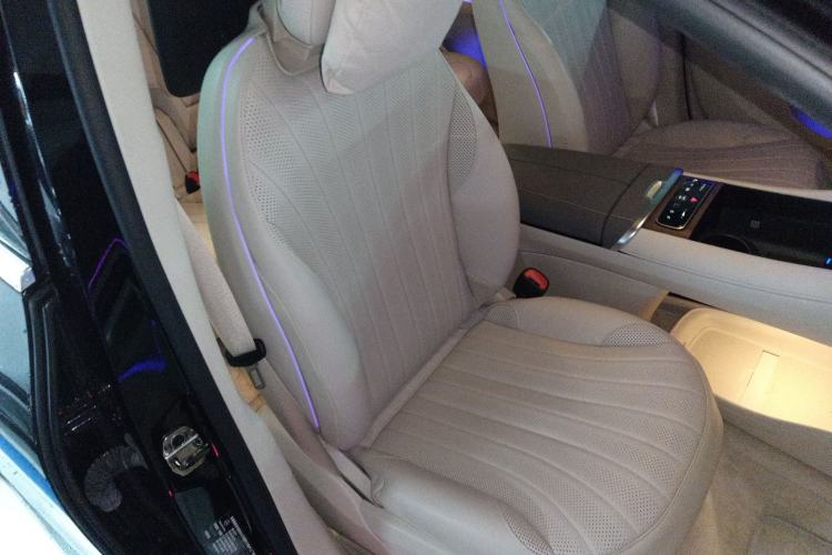 Used Mercedes-Benz EQS SUV 2023 450 4MATIC Luxury Edition Right Front Seat