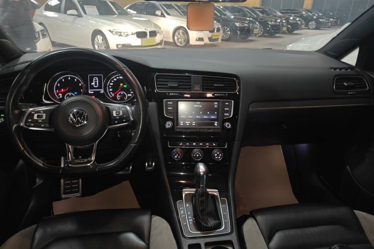 Used Volkswagen Golf 2017 280TSI Automatic R-Line Million-Vehicle Commemorative Edition